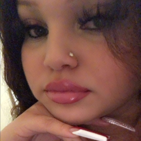 Meet your Posher, Alexis - Picture 1 of 1